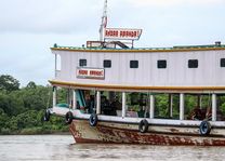 Houseboat op Kalimantan - Indonesië - foto: flickr