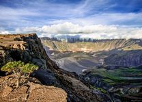 Landschap op Sumbawa met Tambora berg - Indonesië - foto: pixabay