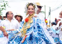 Panama-vrouw-traditionele-kleding.jpg
