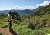 Rianne bij Corbetts Gap - Knuckles Mountain Range - Sri Lanka