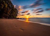 Zonsondergang op het strand van Kuching - Maleisië - foto: Canva