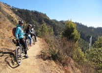 mountainbiken Bhumtang Tsarbaling (1) - Bhumtang Tsarbaling - Bhutan - foto: Tenzin Jamtsho