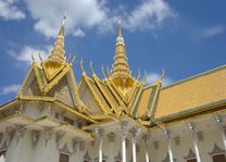 Cambodja - Phnom Penh - koninklijk paleis - detail van het dak - foto: Daniel de Gruiter