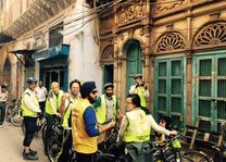 groepsfoto tijdens fietstour in Delhi (3) - Delhi - India - foto: Anchit Doegar