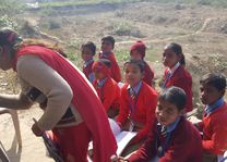 schoolklas in uniform - Agra - India - foto: Mieke Arendsen