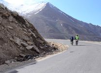 fietsen in Ladakh - Ladakh - India - foto: Ashfaq Rah