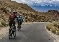 mountainbike downhill Khardung La Ladakh (2) - Ladakh - India - foto: Ashfaq Rah