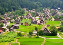 Uitzicht over Shirakawa-go - Japan - foto: archief