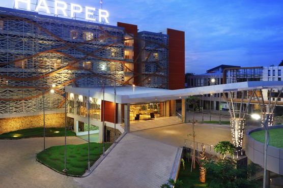 Harper Perintis Makassar - voorzijde -Makassar - Sulawesi - Indonesie - foto: Harper Perintis Makassar