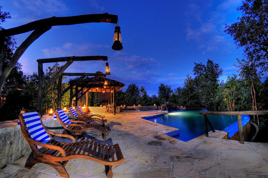 Kanha Earth Lodge - zwembad - Kanha - India - foto: Kanha Earth Lodge