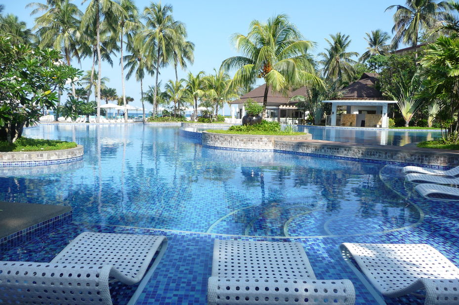 Mövenpick Resort and Spa - zwembad - Boracay - Filipijnen - foto: Floor Ebbers