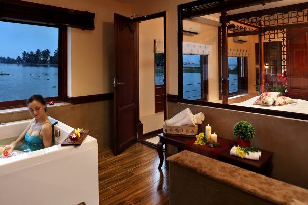 Spice Routes - houseboat - badkamer - Allepey - India - foto: Spice Routes