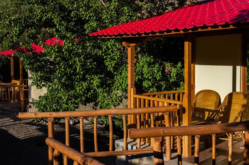 veranda van het Ule Ethnic Resort in Uleytokpo - Ule Ethnic Resort - India - foto: Ule Ethnic Resort