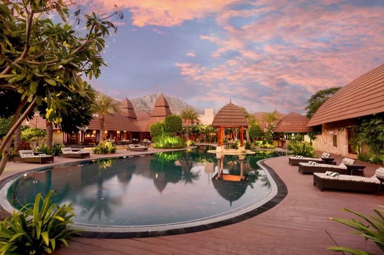 Zwembad Ananta Spa & Resort in Pushkar, India - foto: Ananta Spa Resort Pushkar