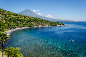 Black Beach in Amed (Bali) - Indonesië - foto: flickr