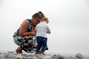 Roselien op Hakdong Beach in Zuid-Korea