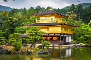 Kinkakuji tempel (Gouden Paviljoen) in Kyoto - Japan - foto: Canva