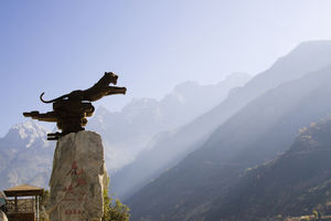 Standbeeld van tijger in de Tijgersprongkloof - China - foto: Canva