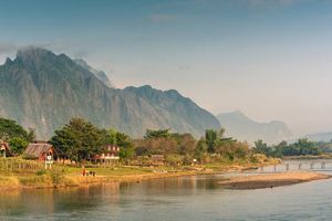 Nam Song River in de ochtend, Vang Vieng, Laos - Laos Vang Vieng - Laos - foto: Archief