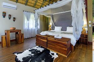 slaapkamer van Hakusembe River Lodge - Hakusembe River Lodge - Namibië