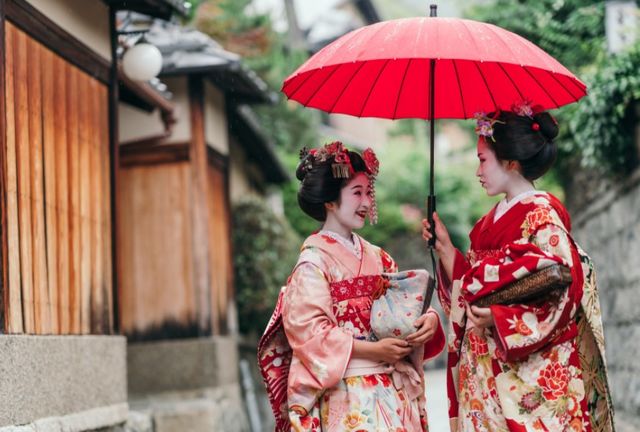 Geisha's in Gion district in Kyoto - Japan