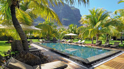 Dinarobin Beachcomber Resort - zwembad- Mauritius - foto: Dinarobin Beachcomber