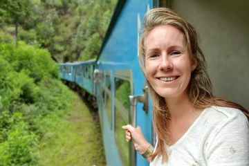 Rianne tijdens treinreis Ella - Sri Lanka Rianne tijdens treinreis Ella - Sri Lanka