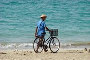 fiets op strand - Ngapali - Myanmar